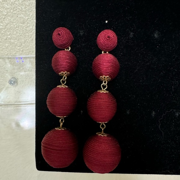 4-ball bauble drop earring in deep red - Picture 4 of 5